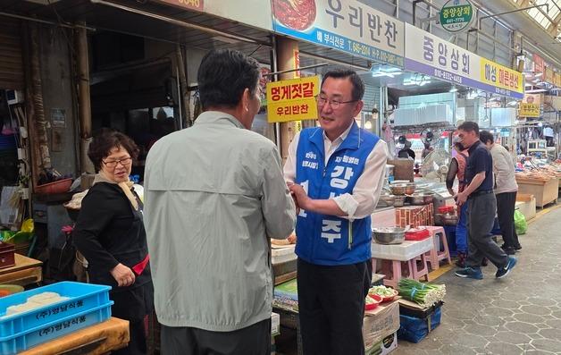 강석주 서호시장·천영기 청년문화거리…통영시장 후보들 유세 총력전