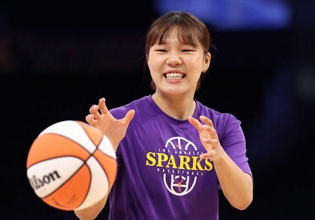 박지현, WNBA 워싱턴전 6분 출전…스틸 1개 기록