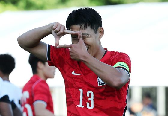 멀티골로 5-0 완승 견인 손흥민 "오늘은 우리 선수들 칭찬 받아야"