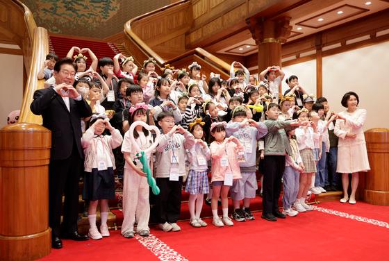 [뉴스1 PICK] 李대통령, '靑 복귀' 첫 어린이날 행사…아이들 200여 명 초청