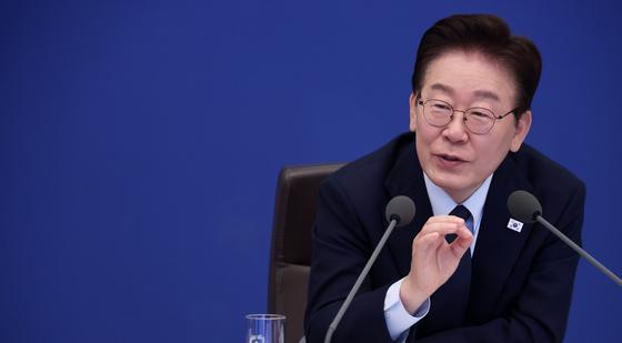 李대통령 "외교 좌표 바로잡고, 통상 경쟁 헤쳐나갈 해법 절실"[NFF2026]