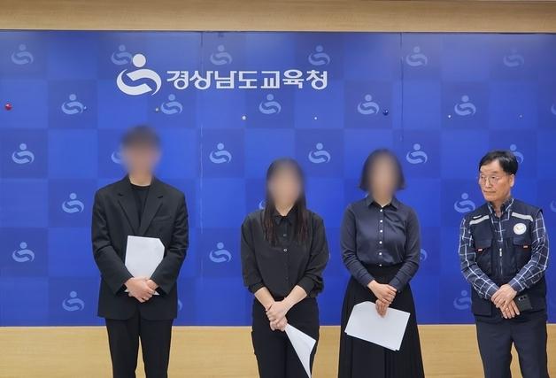 "학부모가 교실 상주하며 간섭, 학생은 신체접촉"…초교 교사 고통 호소