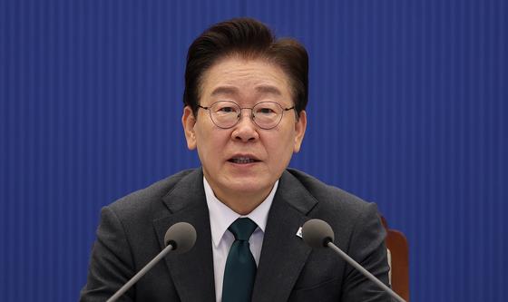 수석보좌관회의 발언하는 이재명 대통령