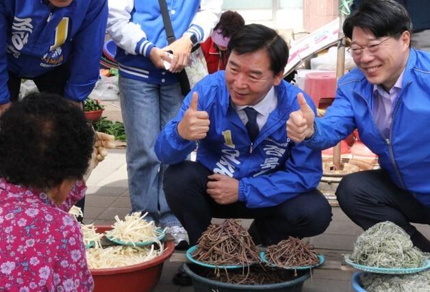 오중기, 영천·의성·청송 전통시장 순회…"민생 현장 챙긴다"