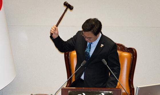 국힘 '필리버스터' 신청…우의장 "개헌안 재상정 않겠다"