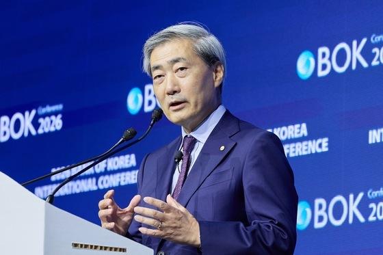 신현송 "물가안정에 중점, 늦지 않게 금리 올려야"…재차 인상 시사