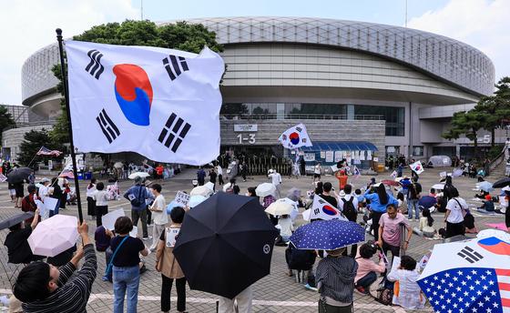 '평양 무인기' 1심 선고 앞둔 尹, 시위 청년 겨냥 "독수리처럼…" 옥중 메시지 