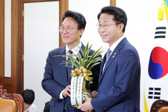 조의장 "국회복귀 역할 기대"…김총리 "與 국정 뒷받침 노력"