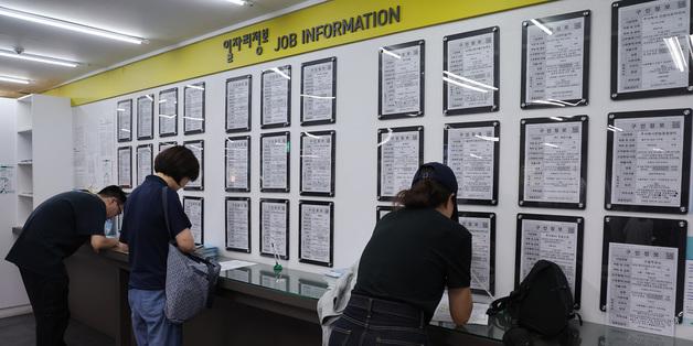 청년 25만명 일자리 증발…'중동·AI 역풍'에 문 닫힌 신입 공채 
