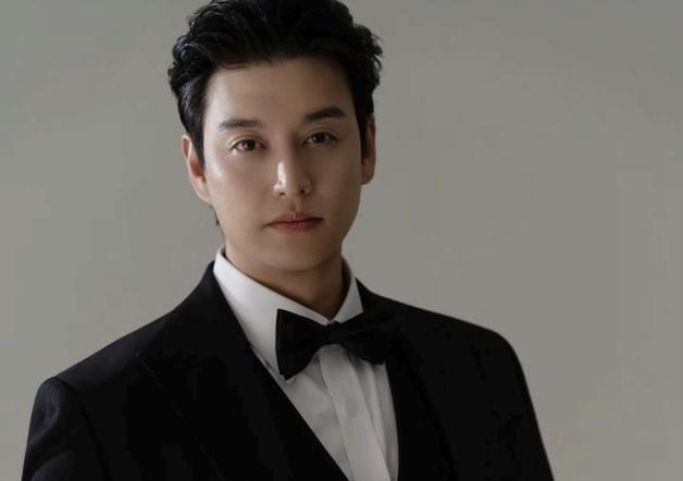 유키스 일라이, 이혼 6년 만에 재혼 "남은 인생 함께"…웨딩화보도 공개 