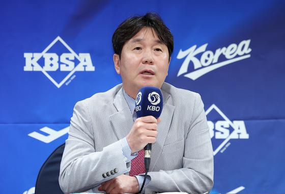 코치로 AG 금메달 3개 목에 건 류지현 감독 "목표는 우승"