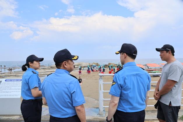 동해안 첫 해수욕장 개장…속초해경, 아야진해변 안전점검