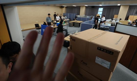 '투표용지 부족 사태' 과천 선관위 압수수색