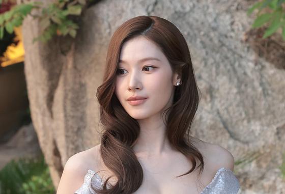 [뉴스1 ★]사나, 반짝이는 존재감… 청초한 비주얼에 더해진 우아한 볼륨감