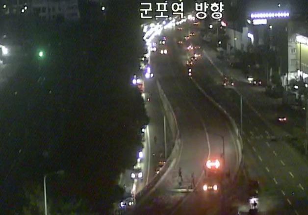 군포 금정고가서 콘크리트 파편 낙하…2개 차로 전면 통제