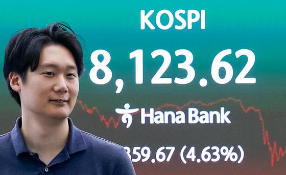 [뉴스1 PICK] 팔천피·천스닥·30만전자 회복…외인 25거래일 만 순매수