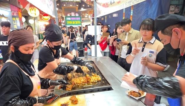 '초여름 밤의 유혹'…구미 '낭만 야시장' 개장 첫날부터 인파