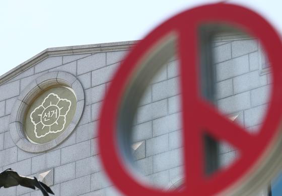 투표용지 사태 당일 비상임위원 7명 출근 안해…이튿날 0시 5명 나와(종합)
