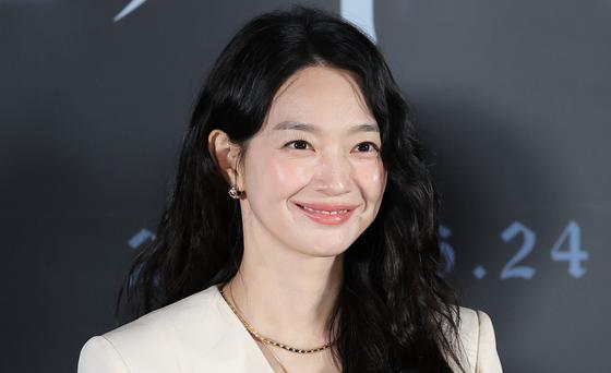 '눈동자' 신민아 "쌍둥이 1인2역, 전혀 다른 인물이라 생각하고 연기" 