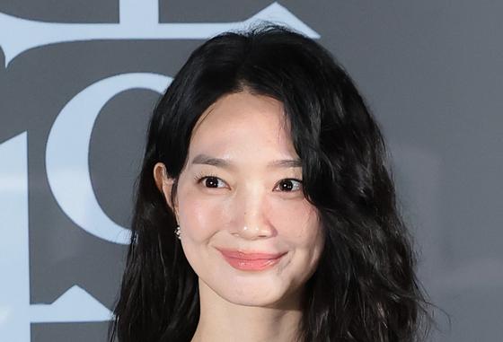 "공포 와닿길"…'눈동자'로 시각장애인 연기한 신민아, 스릴러 퀸 도전(종합) 
