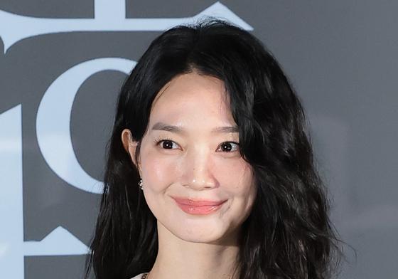 "공포 와닿길"…'눈동자'로 시각장애인 연기한 신민아, 스릴러 퀸 도전(종합) 