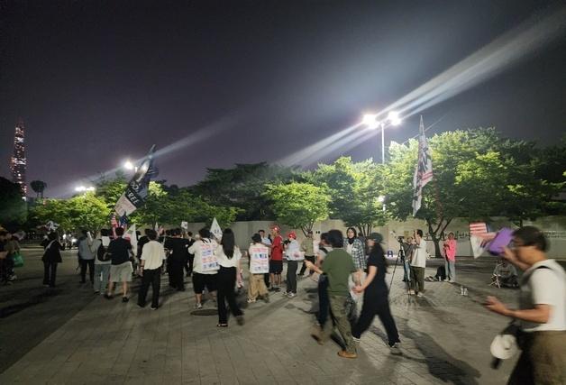 개표소 봉쇄 시위 12일차…"한미공조 수사해" 야간 행진까지