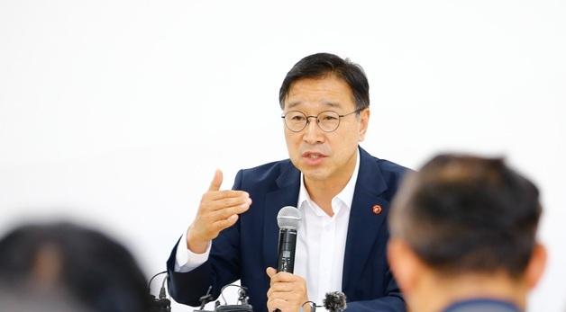 위성곤 "지방채 없이 3000억 추경…제2공항 2027년 중 정리"