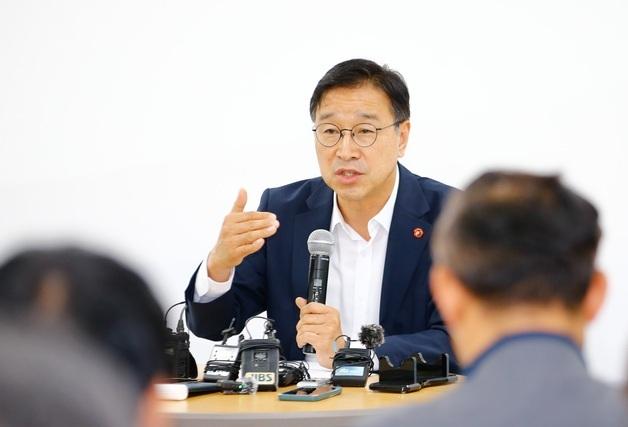 위성곤 "지방채 없이 3000억 추경…제2공항 2027년 중 정리"