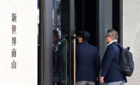 이마트 계열 전직원 역사 인식 교육…스벅 '탱크데이' 논란 지울까