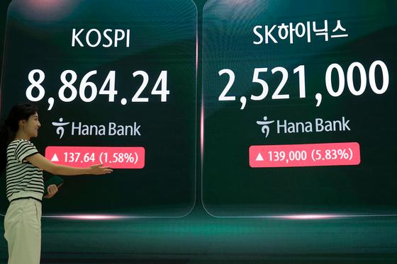 '워시 FOMC' 앞둔 코스피 8864 최고가 마감…SK하닉 신고가 [시황종합]