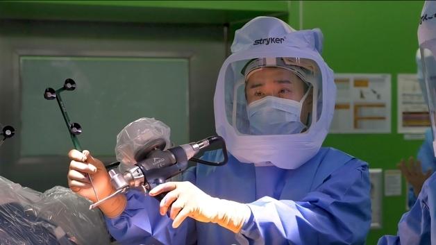 10㎝ 내외로 최소절개…흉터 줄인 무릎 로봇인공관절술 개발