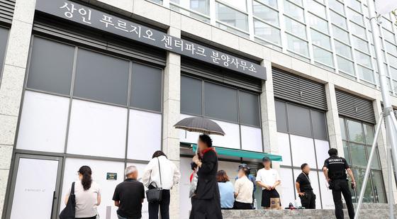'미분양 무덤' 대구 아파트, 웬 오픈런…전세 전환에 200m 줄
