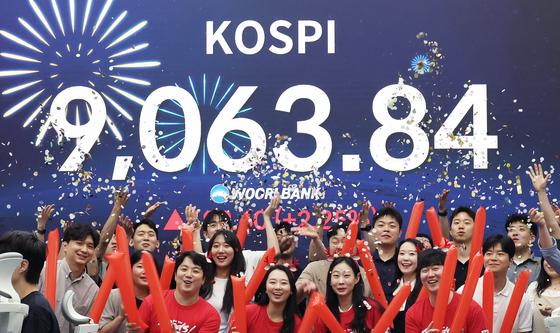 코스피 9000 시대 '축포'