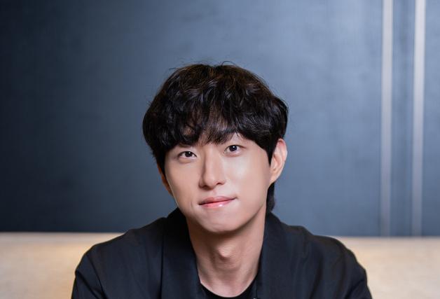 '눈동자' 염지호 감독 "신민아는 역시 베테랑…알아서 척척 다 해내" 