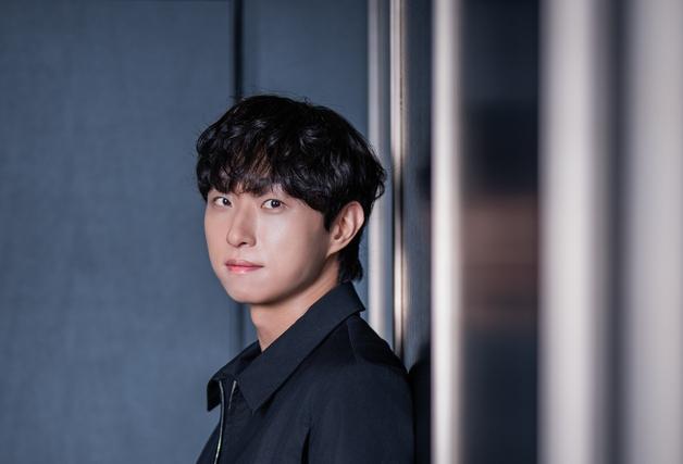'눈동자' 염지호 감독 "히치콕·큐브릭까지, 해보고 싶은 오마주 다 했죠" 