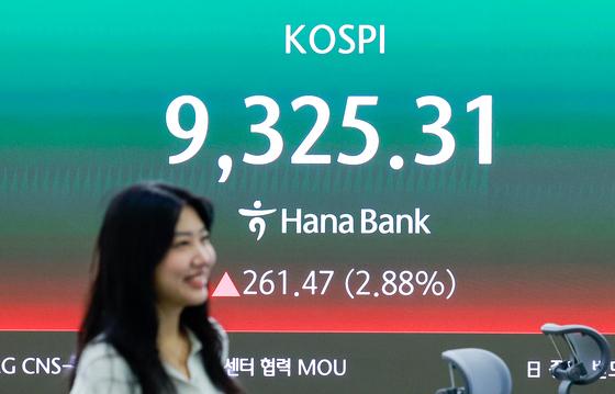 [뉴스1 PICK]코스피, 미국發 반도체 훈풍에 9300선도 넘었다