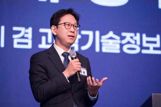 AI기본법 시행령 국무회의 통과…"AI 활용 활성화·취약계층 규정"