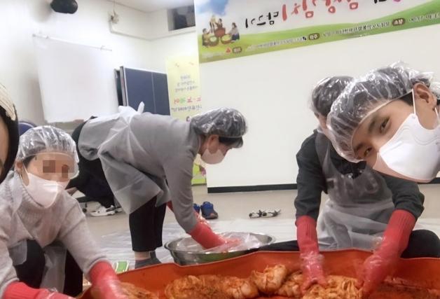 은행원이 된 탈북민…"정착은 오묘한 단어"[경계를 건넌 사람들]