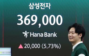 삼성전자, 메타 제치고 세계 시총 10위…테슬라 턱밑 추격