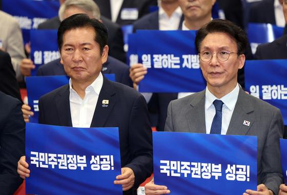 정청래 "세계적 지도자" 김민석 "황금시대 개막"…'명비어천가' 경쟁