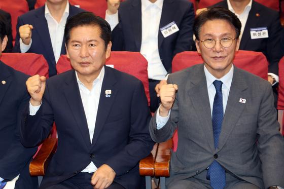 [뉴스1 PICK]민주당 당권 레이스 점화…워크숍에서 만난 정청래·김민석 