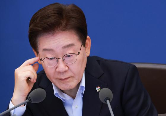 李대통령 부정 51.9% 긍정 45.2%…보수 차기 張 15.3%-吳 14.4%-韓 13.3%