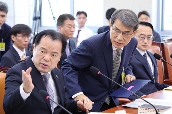 [뉴스1 PICK]위철환, 투표용지 사태 사죄…"국민 참정권 기본책무 미흡"