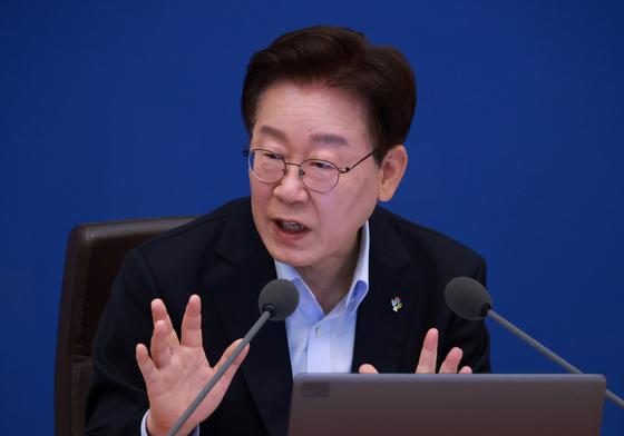 李대통령 국정지지율 데드크로스…긍정 47.7%·부정 48.2%