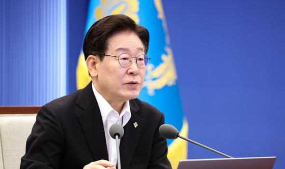 수석보좌관회의 발언하는 이재명 대통령