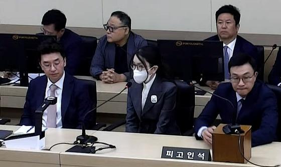김건희 여사 '현대판 매관매직' 1심 선고 위해 법원 출석