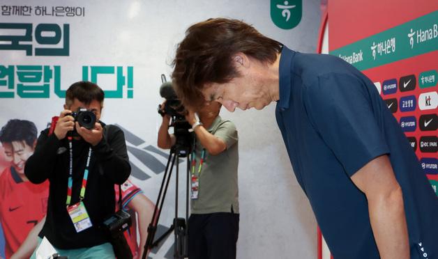 홍명보 사퇴 "모든 결과 감독 책임"…임기 7개월 앞두고 불명예 퇴진(종합)