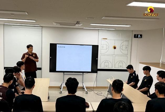 프로농구 LG, 새 시즌 준비 돌입…"강도 높은 훈련 소화"