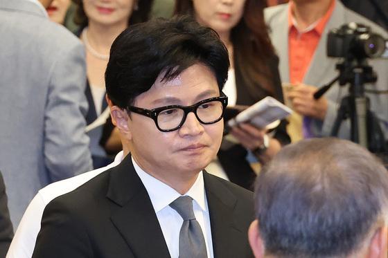 한동훈 "특검·법무부, 출국금지 이유 못 밝혀…정보공개 청구"