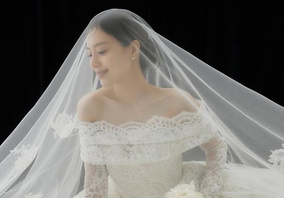 '6월 비연예인과 결혼' 문채원, 순백의 드레스 자태 공개…여신 비주얼